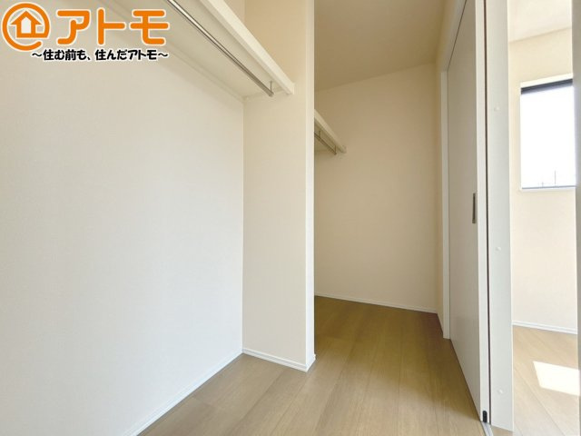 収納家具を減らせる容量の大きなクローゼット♪