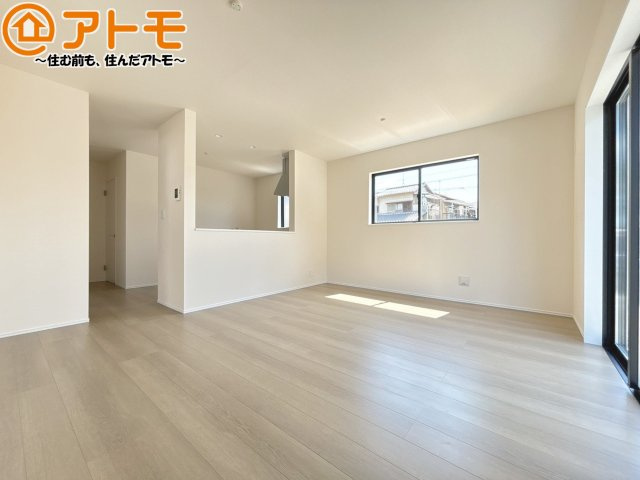 家族団らんのイメージは、リビングを思い浮かべませんか？リビングこそ広々としたお部屋が良いですね♪