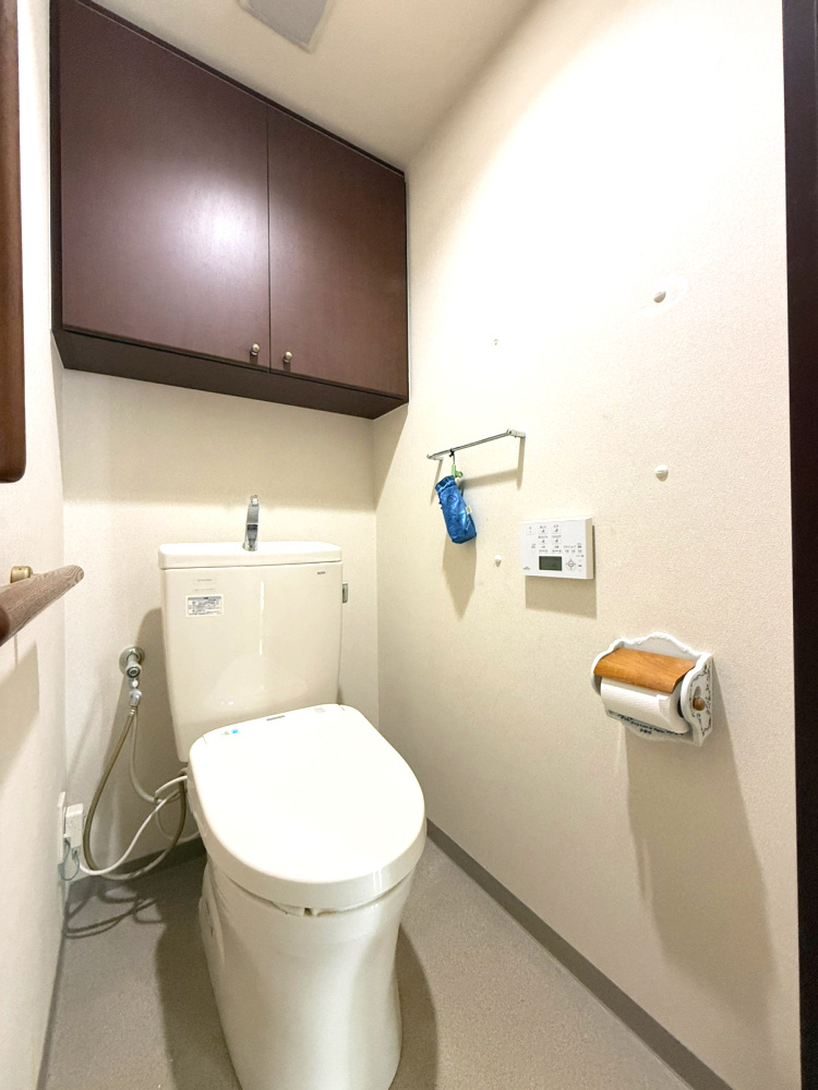 トイレ　白を基調に統一感あるトイレです。