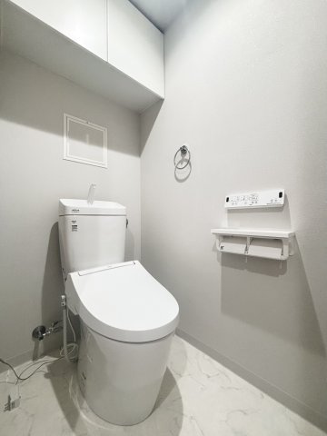 ◇上部吊棚付きのトイレとなります。