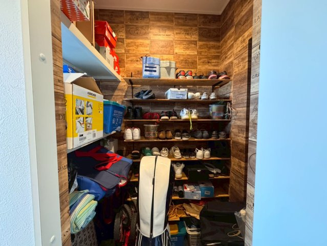 シューズクローゼット完備！　土間部分も広くゴルフバッグやベビーカーも余裕で入ります♪