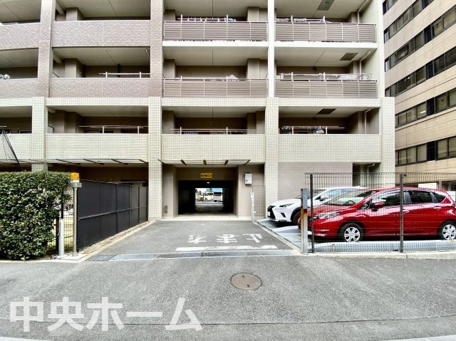 【敷地内駐車場】最新の空き状況や費用などの詳細は担当スタッフまでお問い合わせください。