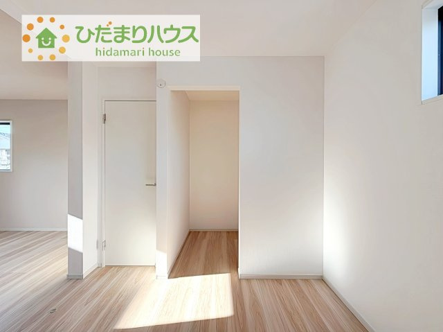 ママに人気のウォークインクローゼット付き！　コートやジャケットはもちろん、季節物や布団なども全部収納できちゃいます(^^)/