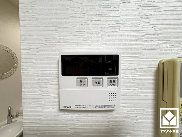 ボタン1つで自動でお湯張りができるオートバス機能付き。追い炊き機能もございますので、いつでも温かいお風呂に入ることができます。
