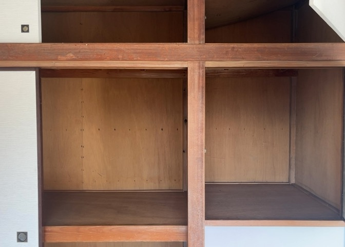 デザイン性を重視しすぎて収納が少なかった！なんてことにならないため、事前に現地で収納の数を確認しておくことをお勧めします。クローゼット以外にも床下収納や屋根裏収納、パントリーなどもチェックしましょう。