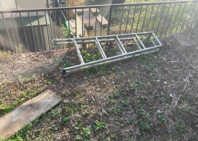 バルコニーは、室外の専用スペースのうち、「屋根がなく開放された空間」であるものを指します。ベランダより広いタイプのものが多く、日当たりもよいため家庭菜園などを楽しみたい人にとって適した環境となります。