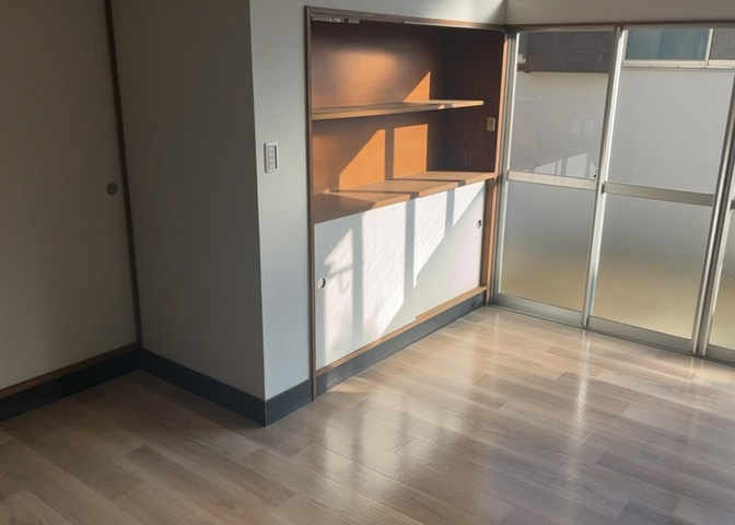 直線タイプはLとDKを一直線に並べた形で対面キッチンのタイプです。一般的なのでよく見かけるかもしれません。直線タイプに似た直接アイランドタイプは、キッチンとダイニングの間に壁がない分広く感じられます。