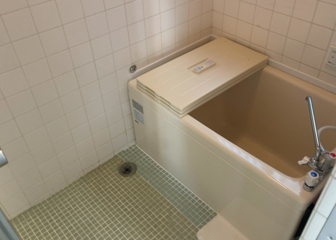 入浴時の快適さも大事なことですが、綺麗な状態を維持できなければ気持ちよく入浴できません。毎日の掃除が楽という点は大事なポイントになります！カビが生えにくく掃除がしやすい、壁や浴槽を選ぶといいでしょう。