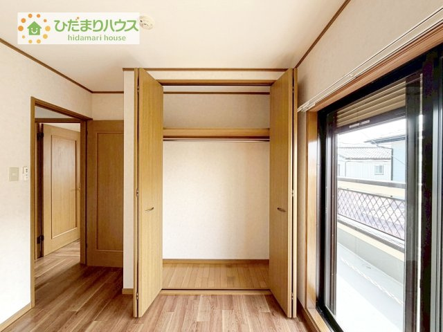 大容量のクローゼット！ハンガーパイプ付き。　洋服をかけて収納すれば、「何を持っているか」忘れることもありません！