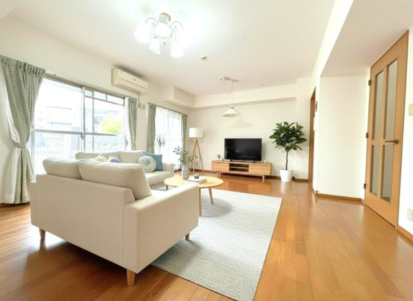 【レーベンスガルテン長池Ⅱの居間】