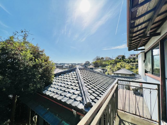 バルコニーからの眺望です！　高台の物件なので、遮るものがなく眺望良好です！