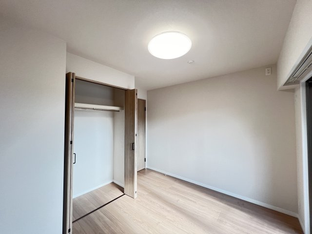 明るい洋室です