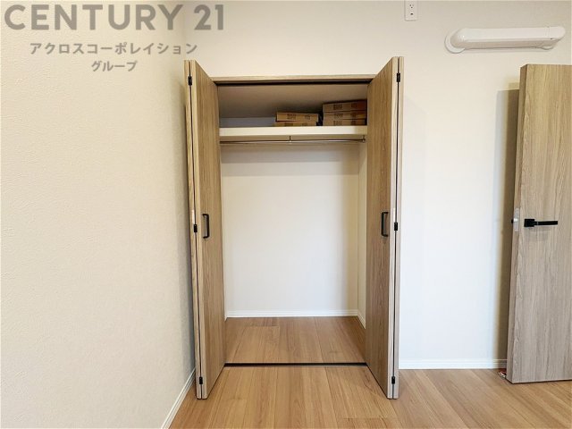 衣類やアクセサリー、小物類の収納が便利で整理整頓がしやすく、部屋の美観を保ちつつ、スペースを最大限に活用できます。衣服のしわやダメージを防ぎ、長持ちさせることができます。　