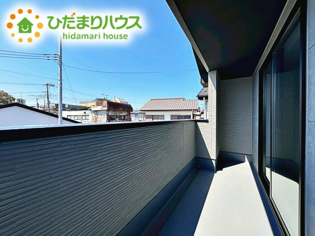 広々としたバルコニーは、大量の洗濯物を干しても余裕！お布団だって、家族全員分をいっきに干せますね(^O^)