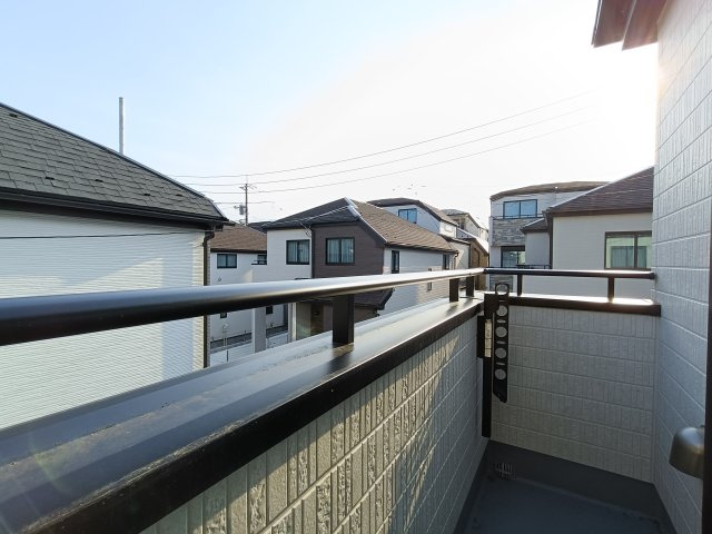 【バルコニー】　南東向きバルコニー。朝日をしっかり浴びることができます。