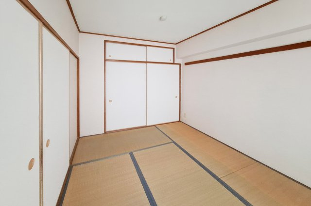 和室：LDKに隣接した6帖の和室。扉を開放すれば、続き間として広く使えます。