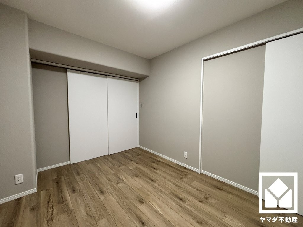 リビングに隣接する引き戸のお部屋で、一体利用も可能です。廊下からも出入り可能な2WAYのお部屋になっており、風通しや生活動線にも配慮されています。