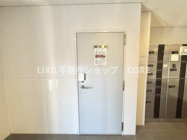 受付はマンションコンシェルジュがいる場合もあれば、管理人が滞在する小部屋を総称して呼ぶことがあります。