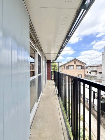 ■バルコニー｜バルコニーから入る日差しは暖かく、爽快な朝の目覚めを促してくれます♪洗濯物やお布団を干して太陽の香りを吸い込んだお布団で夜はおやすみください。
