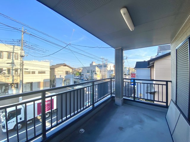 ■バルコニー｜沢山の洗濯物も天候に左右されず干せますし、休日にはソファーを置いてゆっくり過ごすことも可能です♪一目を気にせず皆でバーベキューもいいですね♪