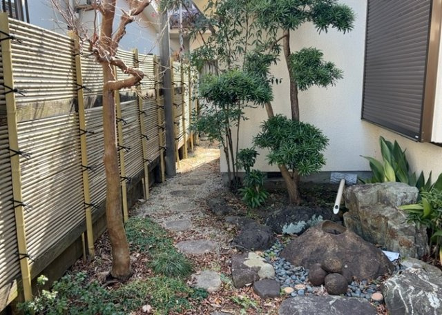 庭があることでガーデニングや家庭菜園はもちろん、こどもの遊び場やペットを放して遊ぶことができます。また、家の周囲に余裕があるということです。隣地との間があれば、十分な日当たりと、風通しが確保できます。