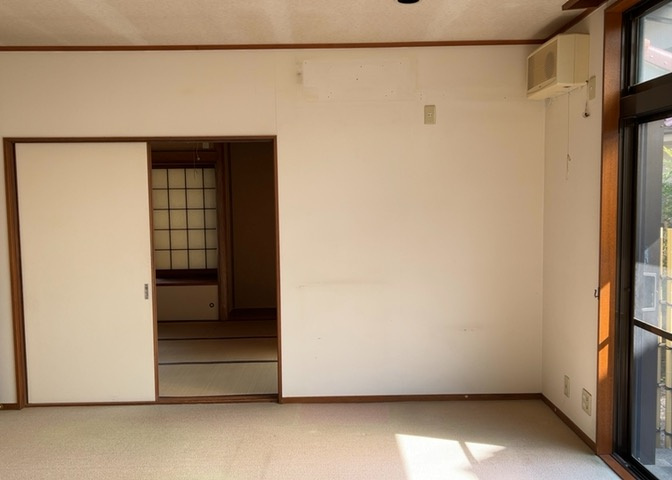 L型アイランドタイプは、キッチンからダイニングにもリビングにも目が行き届くので、とても使いやすい配置です。L字型独立タイプは、キッチンを独立させてるためLDKというよりもLDといった様なイメージです。