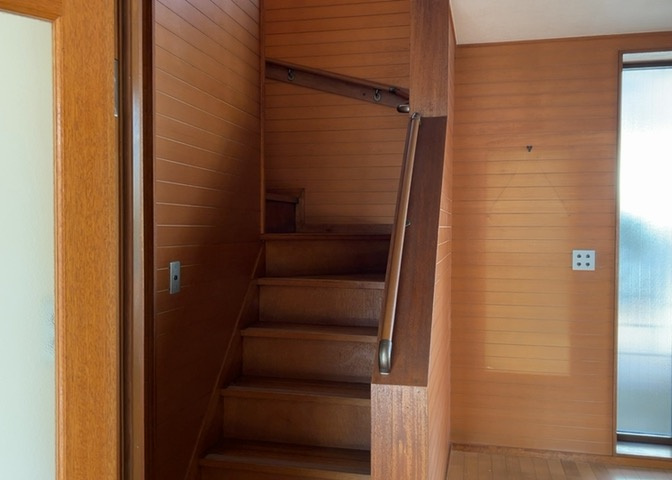 限られた敷地面積の場合、収納スペースを狭くして居室スペースを広く取ろうとすると、収納スペースがなくて困ることがあります。見学の際に各部屋に収納スペースがあるか、収納を置く場所はあるのか確認しましょう。