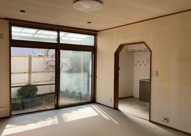 リビングの間取りの種類は大きくわけてリビングとダイニングが別になっているタイプ、リビングダイニング一体型です。どちらも一長一短ですので、家を選ぶ時はその両面をチェックして決めるようにしましょう。