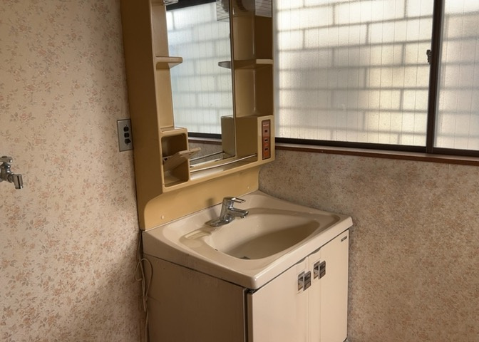 洗面化粧台では顔を洗ったり、身だしなみを整えることが本来の使い方ですが、用途によっては洗面化粧台に求められる機能が違ってくるため、ご自身や家族のライフスタイルに合ったものを選ぶことをおすすめ致します。