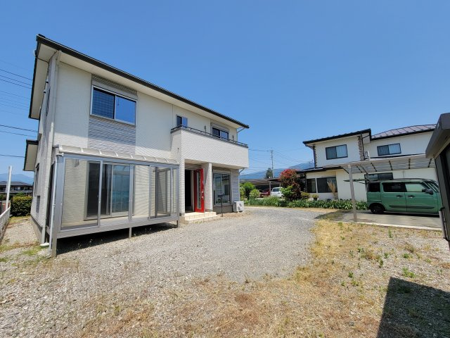 平成25年築で大変綺麗な建物です。