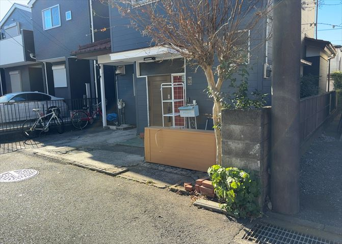 隣家の土地はどうなっているのか、生活利便施設が近くにあるのか、学校まで近いかなど、お客様のライフスタイルにあわせたイメージが重要です。また、近くにあると困る施設が近くにないかも確認するといいでしょう。
