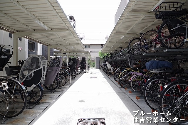 屋根付きの駐輪場がございます！