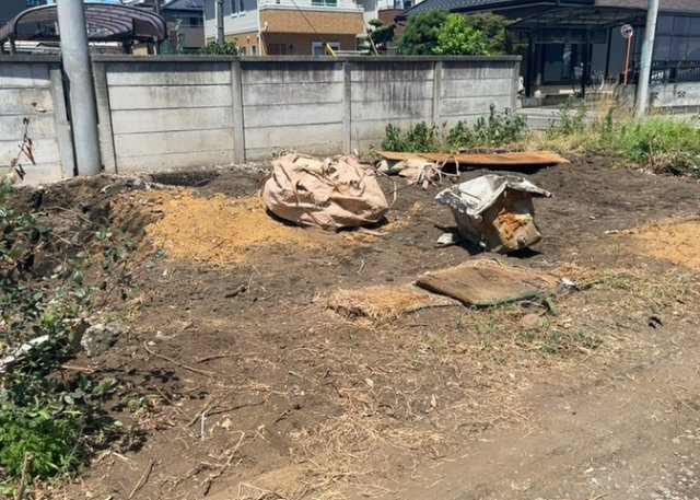 土地の形が極端に長細かったり、狭小地、あるいは道路との高低差がある傾斜地だった場合、後々売ろうとしても買い手がつかない場合もあります。後々、売却することになった時に価値の下がらない土地を選びましょう。