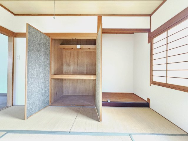 ■和室約6帖の押入と床の間