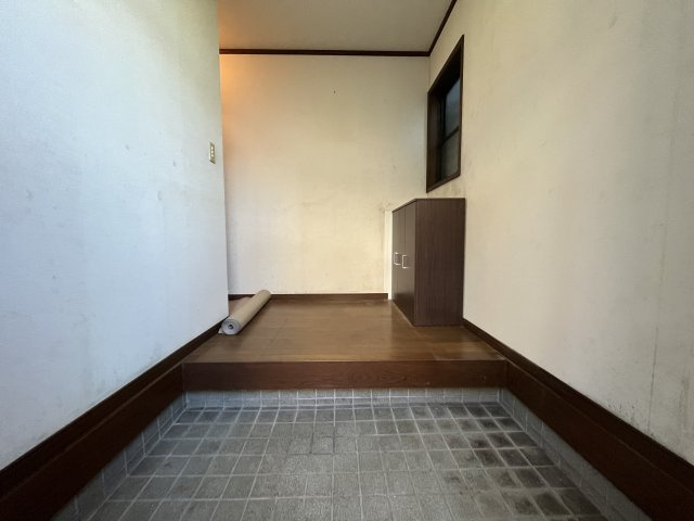 広々とした玄関は、ベビーカーや趣味の物などを置くスペースがあり、お客様のご希望に応じた使い方ができます