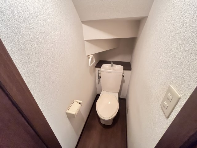 トイレは2か所ございますので、ご家族の多いご家庭にも嬉しいです