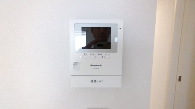 モニター付きインターホンで来訪者の顔がしっかり確認できて安心