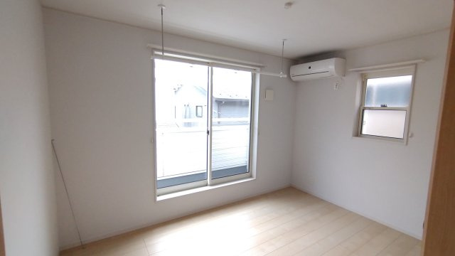 洋室6帖　全居室収納付きで、お部屋がすっきり片付きます