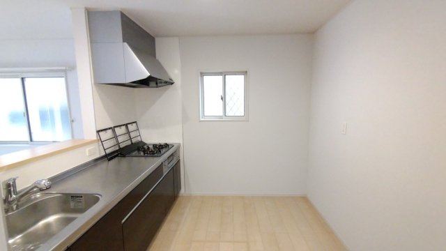 調理道具や調味料もすっきりしまえる、収納力のあるキッチン。