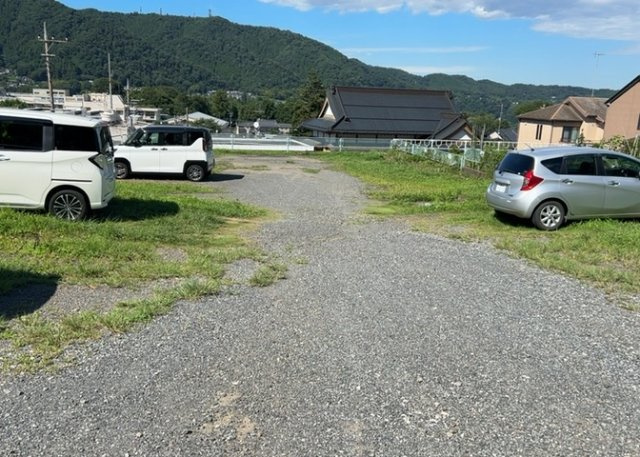 土地の形が極端に長細かったり、狭小地、あるいは道路との高低差がある傾斜地だった場合、後々売ろうとしても買い手がつかない場合もあります。後々、売却することになった時に価値の下がらない土地を選びましょう。