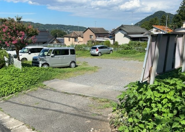 隣家の土地はどうなっているのか、生活利便施設が近くにあるのか、学校まで近いかなど、お客様のライフスタイルにあわせたイメージが重要です。また、近くにあると困る施設が近くにないかも確認するといいでしょう。
