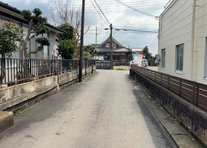 桜や紅葉の名所に出かける人は多いと思いますが、家にいながら季節の移ろいを感じる生活を送りませんか？リビングや窓から見える景色が生活を彩るワンポイントに！現地から見える景色を堪能してみては如何でしょう。