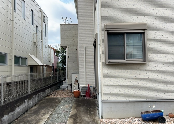 眺望を気にして物件を探す場合、前面に建物が建っていないか現地で確認しましょう！前面に建物があると景色はもちろん、日当たりや風通しにも影響が出てきます。住んだ時のことを想像しながら現地見学をしましょう。