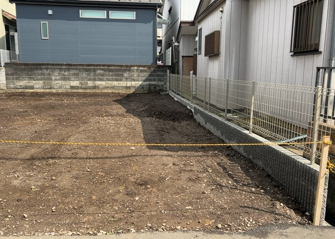 駐車場と明記されていても、最小スペースでつくられた駐車場だと大型車は駐車できなかったり、出入りしにくくなったりする可能性があります。お車のサイズと購入したい物件の駐車場のサイズを現地で確認しましょう。