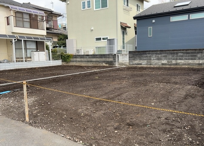 庭があることでガーデニングや家庭菜園はもちろん、こどもの遊び場やペットを放して遊ぶことができます。また、家の周囲に余裕があるということです。隣地との間があれば、十分な日当たりと、風通しが確保できます。