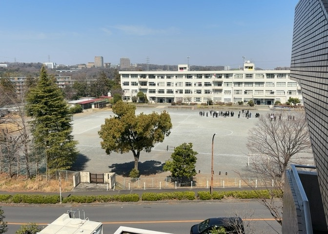 景色重視でお家選ぶをするとスーパーが遠い！学校が遠い！など生活をするうえで利便性で困ることもあります。まず一度現地を見学する際に、周辺の施設などがあるかを確認し、暮らし始めた後のことを想像しましょう。