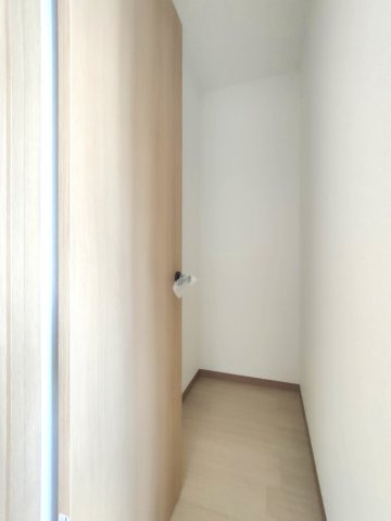 【収納】　クローゼット完備で、衣類や荷物もすっきり収納。