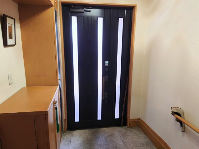 手すりが付いているのでバリアフリーで安心ですね！