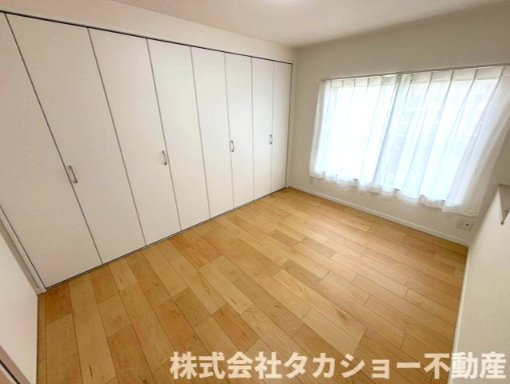 使い勝手のいい寝室です