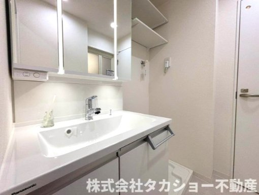 朝の支度にも助かる、独立の洗髪洗面化粧台